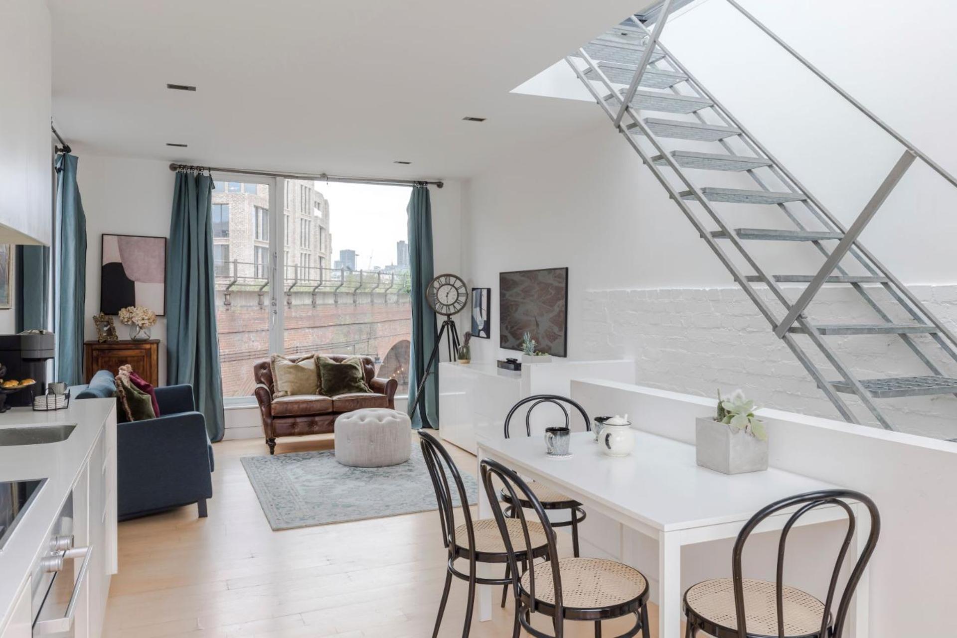 The Dream Factory - London Bridge- By Frankie Says Villa Luaran gambar